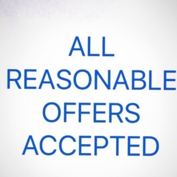 New Symbol of Eternal Love Silver Color Zirconia Ring With Lots of Bling - Picture 4 of 4